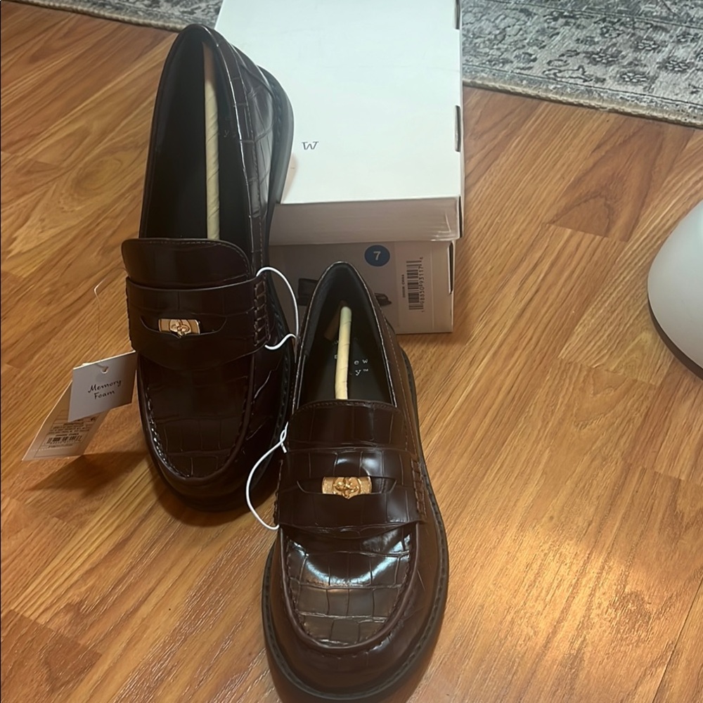 A New Day women’s memory Brown  Croc-Embossed Leather Loafers with Gold Accent s
